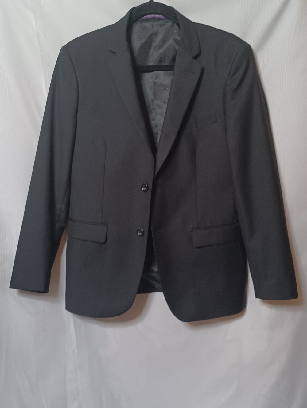 Vinci Men's Classic Black Two-Button Blazer. Size 36S